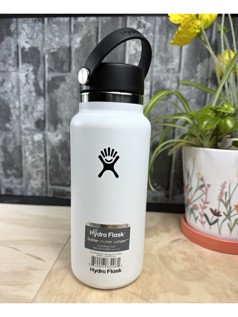 Hydro Flask 32 oz Stainless Steel Wide Mouth Water Bottle w/ Flex Cap White